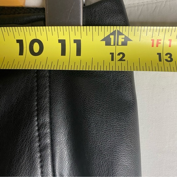 7 For All Mankind Black High Waist Faux Leather Leggings Stretch Bikercore Sz XS - Picture 6 of 8